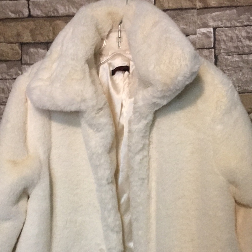 Faux Fur White Coat - Picture 11 of 13